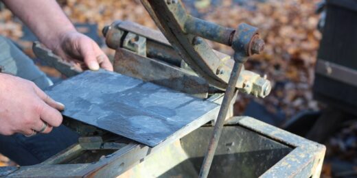 Démonstration-de-taille-dardoise_La-Mine-bleue_©La-Mine-bleue_web