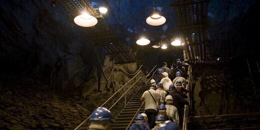 Visite-à-126-mètres-sous-terre-3-_La-Mine-bleue_©Matthieu-Serreau_web
