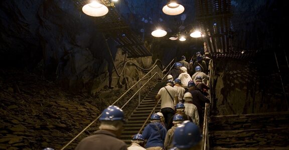 Visite-à-126-mètres-sous-terre-3-_La-Mine-bleue_©Matthieu-Serreau_web
